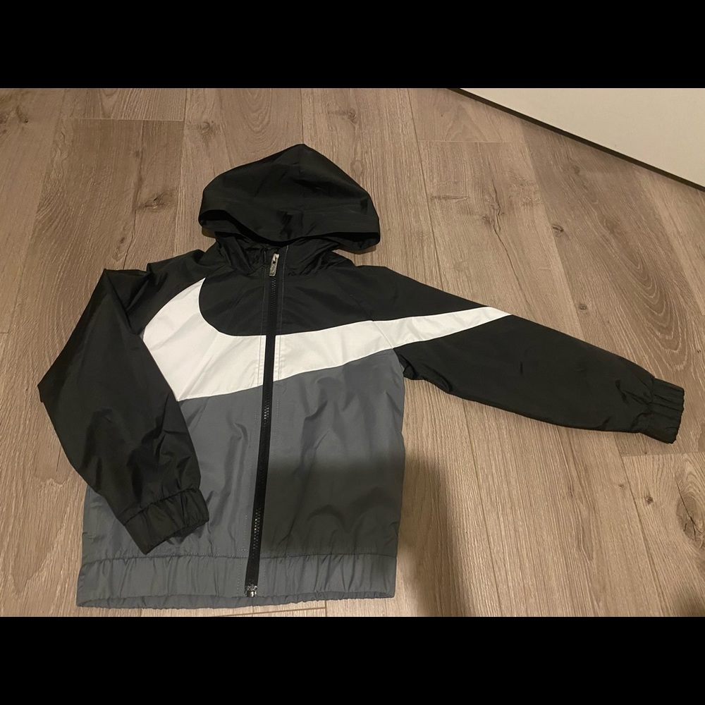 Boy size 7 Nike windbreaker jacket - Picture 1 of 2